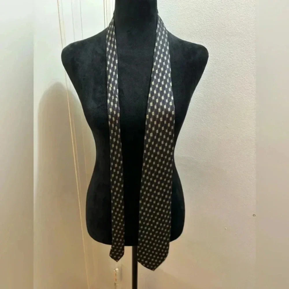 Bachrach Men’s Tie-great condition-100% silk